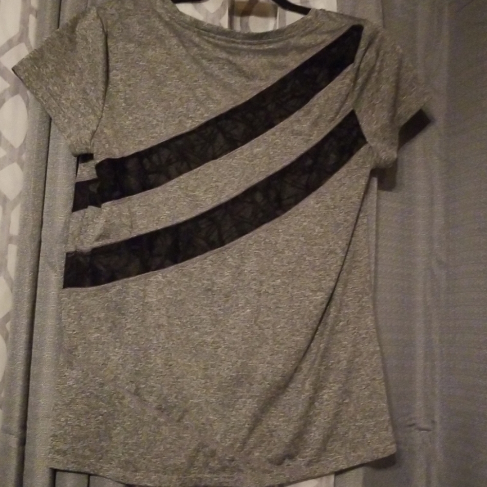 Workout top - Picture 3 of 4